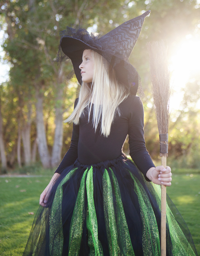 Beetlejuice Lydia Deetz Costume DIY - 5 Minutes for Mom