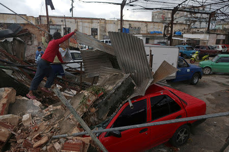 People try to remove debris after a tornado ripped through a neighbourhood in Havana, Cuba January 28, 2019. REUTERS/Fernando Medina