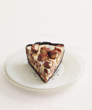 Twix Cheesecake Pie