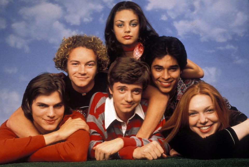 Mila Kunis, Danny Masterson, Wilmer Valderrama, Ashton Kutcher, Topher Grace, Laura Prepon That '70S Show - 1998 20th Century Fox USA TV Portrait