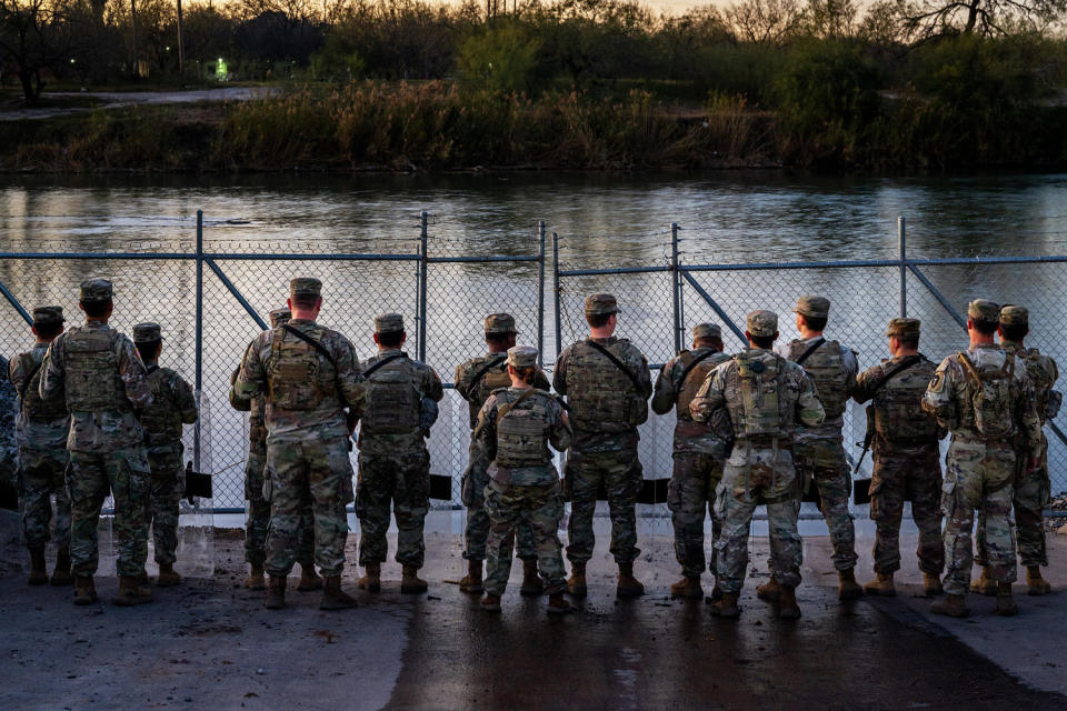 State Of Texas Takes Control Of Park On Border In Eagle Pass, In Effort To Curb Migrant Crossings (Brandon Bell / Getty Images)