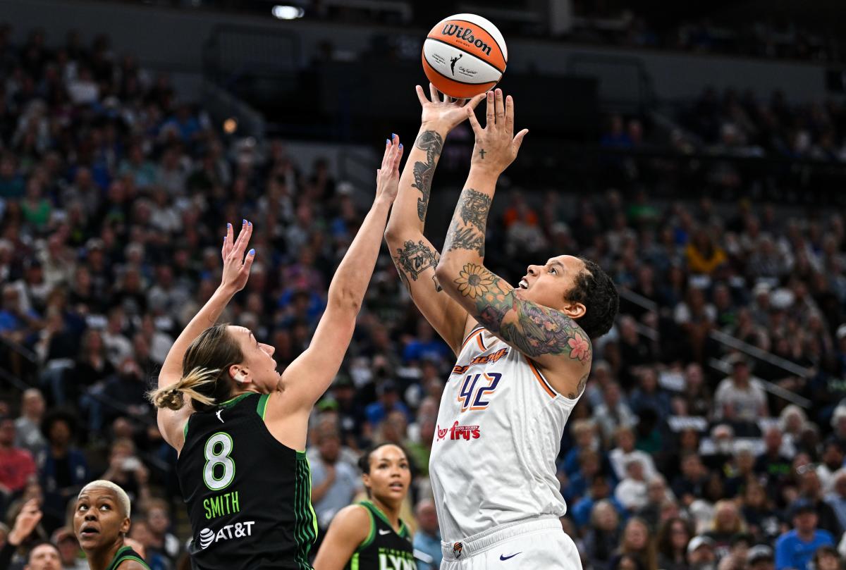 Phoenix Mercury make a statement in elimination game against Minnesota Lynx, trailing by 2 points at halftime