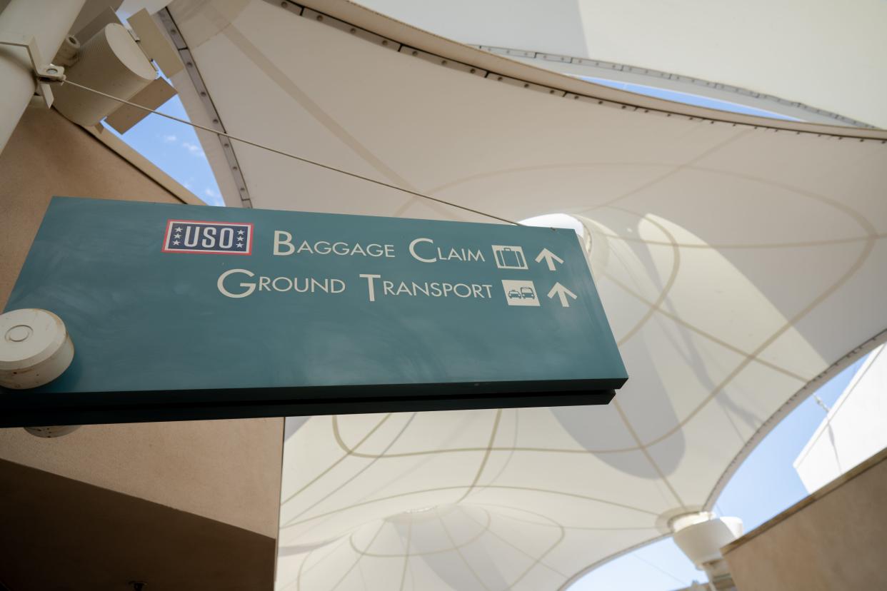 A sign for the baggage claim area at Palm Springs International Airport.