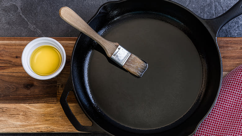Cast iron skillet with oil