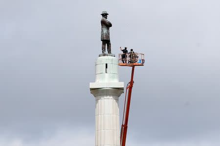 Construction crews prepare a monument of Robert E. Lee for removal in New Orleans. REUTERS/Jonathan Bachman