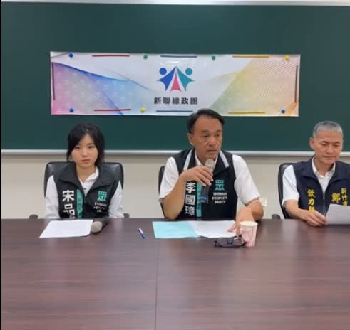 民眾黨新竹市議員兼新竹黨部代理主委李國璋(圖中持麥克風者)。   圖：李國璋 新竹市東區市議員直播截圖