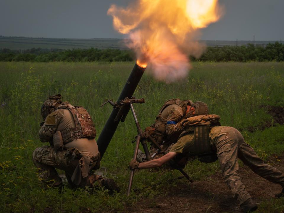 Ukrainian soldiers fire toward Russian position on the frontline in Zaporizhzhia region, Ukraine, Saturday, June 24, 2023.