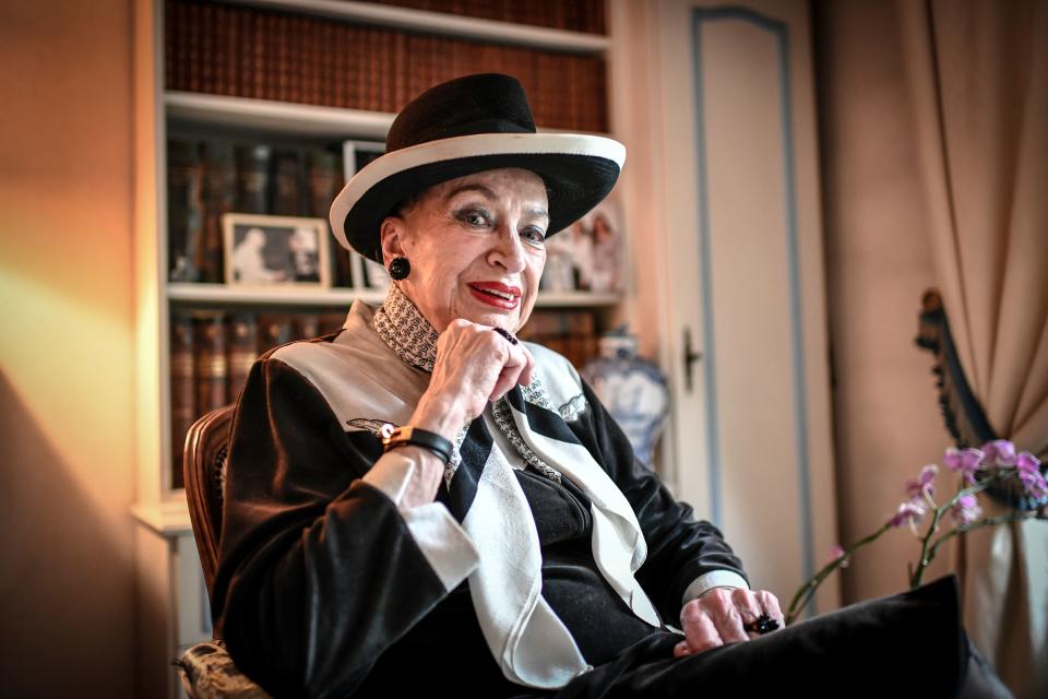 Geneviève de Fontenay, chapeau bas