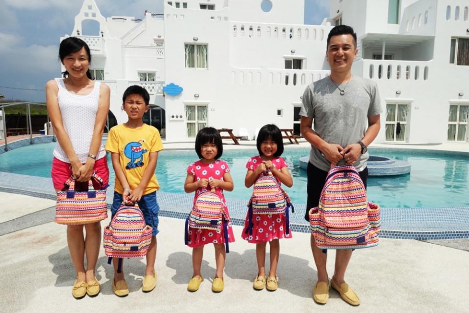 王軍凱和老婆Lisa趁著暑假帶三個小孩到澎湖旅遊。