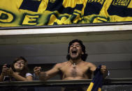 ARCHIVO - En esta foto del 22 de abril de 2008, Diego Maradona celebra un gol de Boca Juniors en un partido contra Unión Maracaibo por la Copa Libertadores. Maradona ha fallecido de un paro cardíaco, el miércoles 25 de noviembre de 2020, en Buenos Aires. Tenía 60 años. (AP Foto/Natacha Pisarenko, archivo)