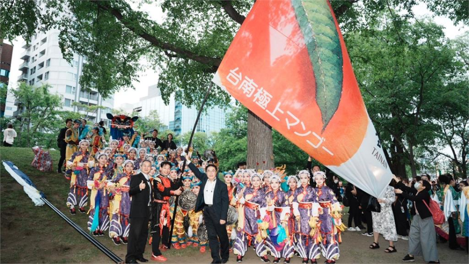 黃偉哲率團赴北海道宣傳「台南特色 」　身旁「超正芒果妹」意外成焦點