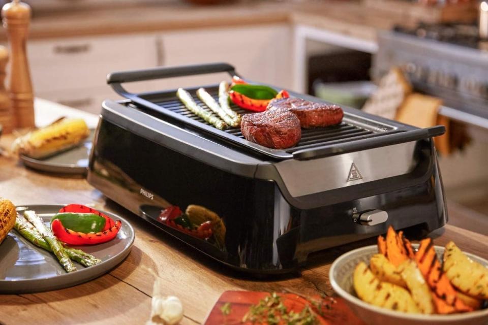 Snag this Philips Smoke-less Indoor BBQ Grill for 50 percent off. (Photo: Amazon)