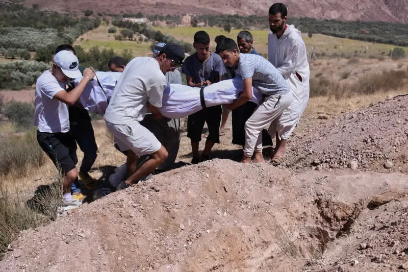 ▲摩洛哥強震的罹難人數已超過2800人。（圖／美聯社／達志影像）