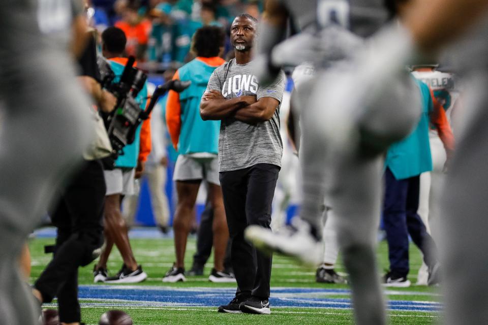 Detroit Lions defensive coordinator Aaron Glenn watches warmups before the game vs. the Miami Dolphins at Ford Field in Detroit on Sunday, Oct. 30, 2022.