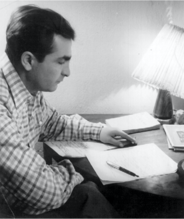 S&#x00030c;opov en su oficina, 1957.
