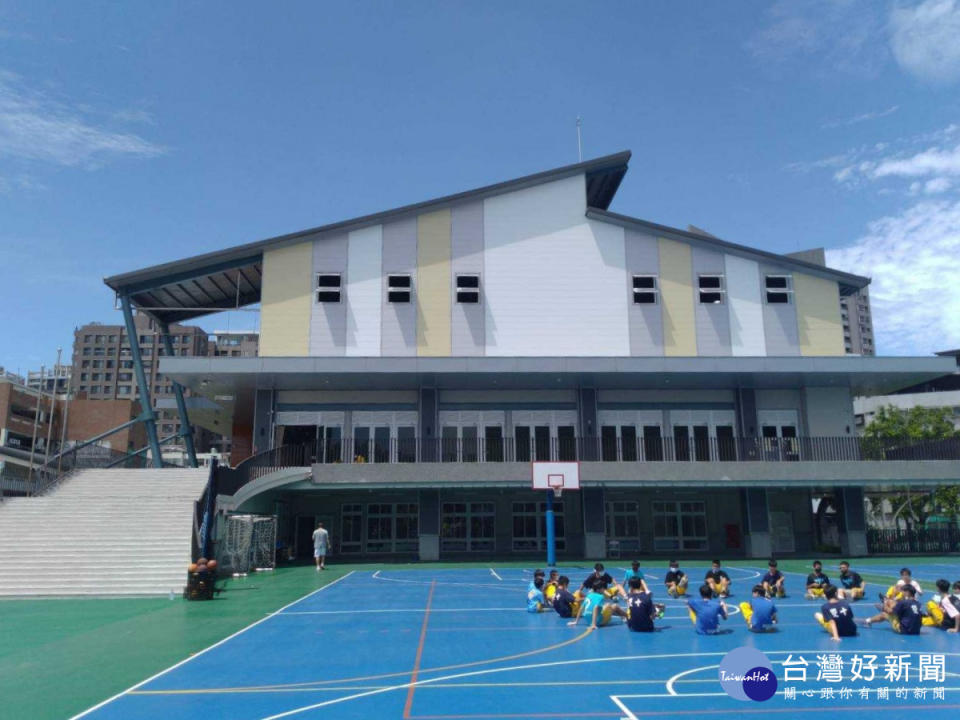 台中市教育局長蔣偉民宣布啟動25校蓋禮堂計畫。