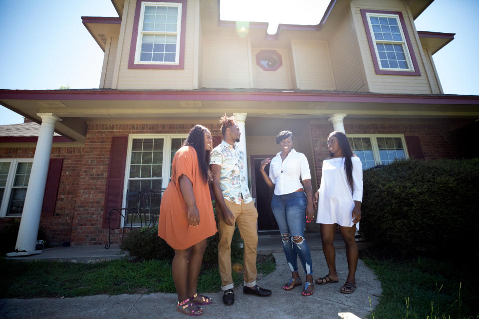Mason, third from left, photographed outside her home in Rendon, Texas, with her children Taylor Hobbs, Sanford Hobbs and Keyoshia Hobbs. (Photo: Allison V. Smith for HuffPost)