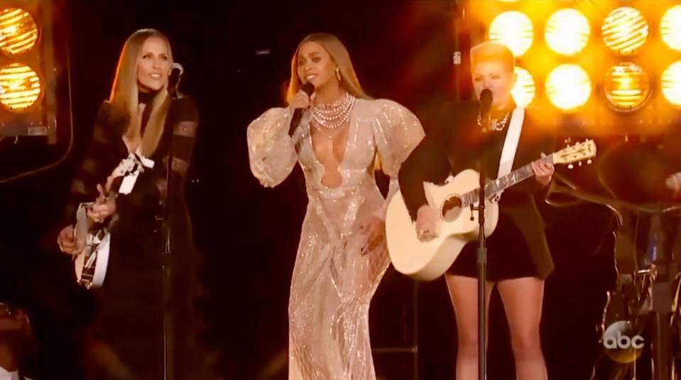 Beyoncé performed “Daddy Lessons” with the Chicks at the 2016 Country Music Association Awards. ABC
