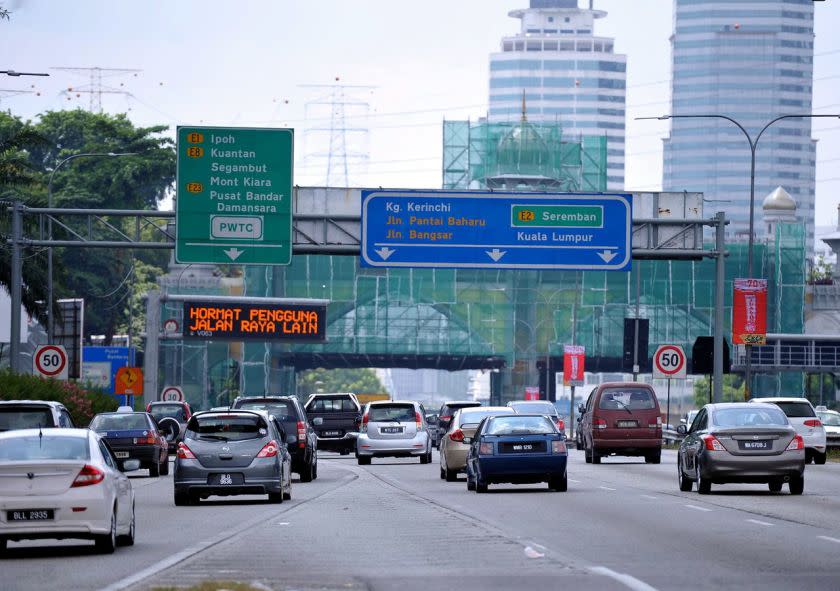 The National Transport Policy revealed that on estimate, every one in five trips taken by households nationwide is shopping related. — Bernama pic