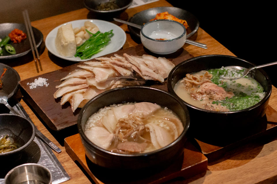 um yong baek - several dishes