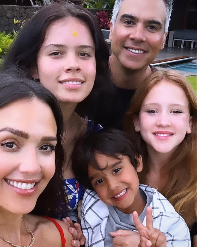 Jessica Alba Shares Rare Family Photo With Husband Cash Warren and All 3 Kids: 'My Mains'