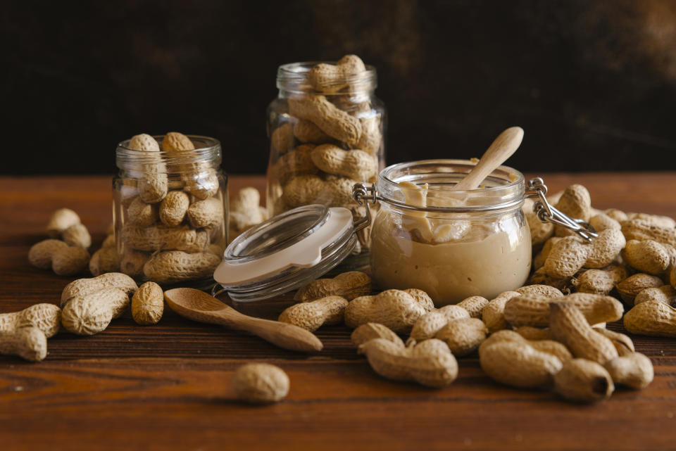 Erdnussbutter ist meine Lieblingszutat in der Mittelmeerdiät. - Copyright: Cavan Images / Getty Images