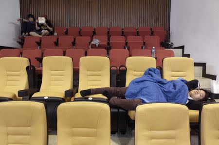 A protester sleeps inside Taiwan's Legislative Yuan, Taiwan's parliament, during a protest to oppose the controversial trade pact with mainland China, in Taipei in this April 5, 2014 file photo. REUTERS/Pichi Chuang/Files