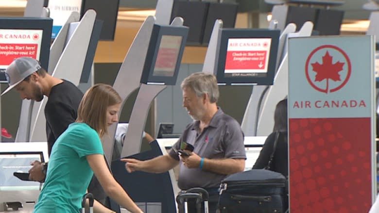 Dad, 2 young kids ordered off Air Canada plane after mother turned away at gate