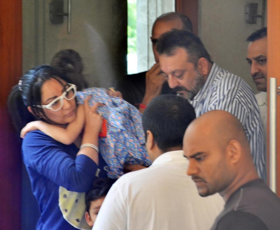 Sanjay Dutt heads back to jail, family bids farewell