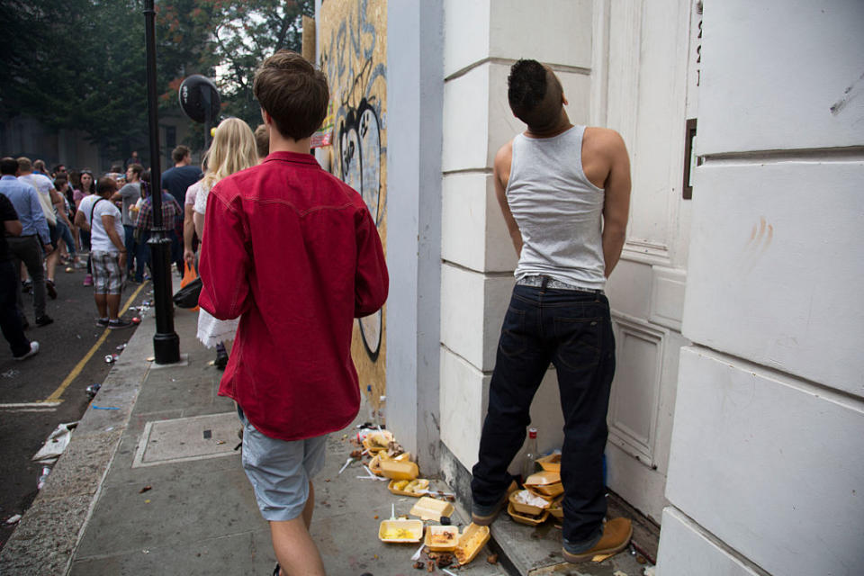 El Ayuntamiento de París lucha contra la micción callejera. Foto: Mike Kemp/ Getty Images