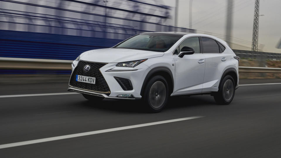 Mit den facegelifteten Modellen Lexus NX 300h und CT 200h will Toyotas Luxus-Tochter in Deutschland weiter wachsen. Obwohl im oberen Premium-Segment zu Hause, lässt der Verkaufserfolg nach wie vor zu wünschen übrig.