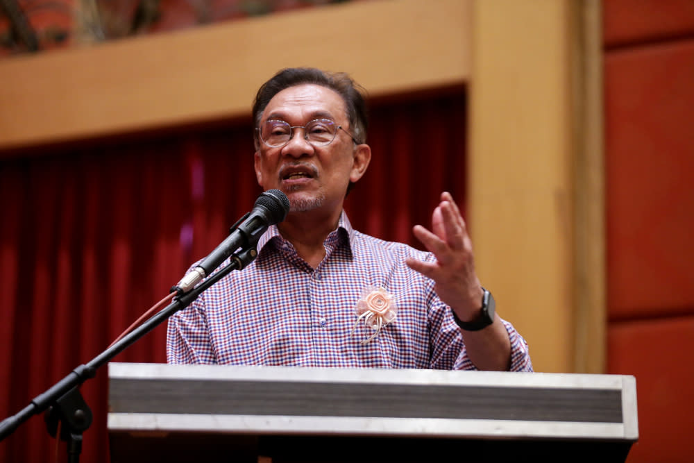 PKR president Datuk Seri Anwar Ibrahim today urged Malaysians not entertain purely racial or religious bigotry. — Picture by Ahmad Zamzahuri