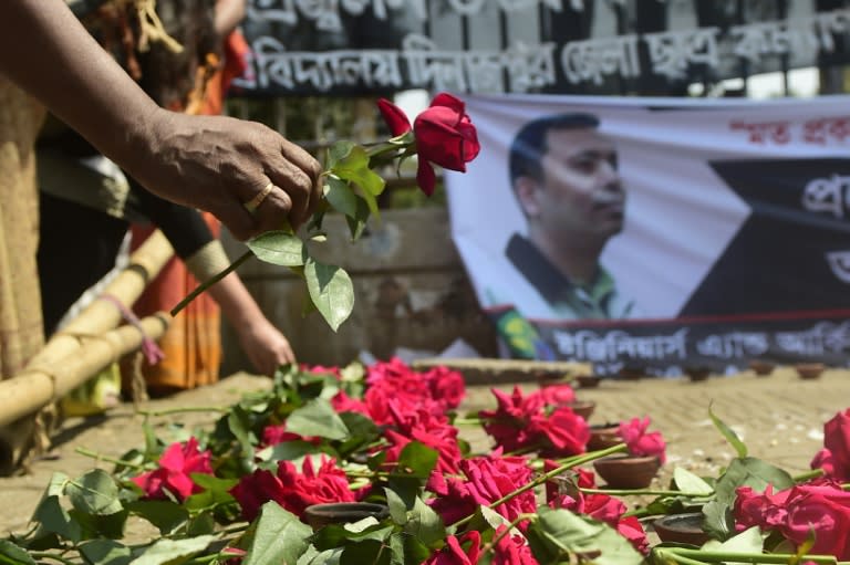 A social activist pays his respects to Avijit Roy, slain US blogger of Bangladeshi origin and founder of the Mukto-Mona (Free-mind) blog site, in Dhaka on March 6, 2015