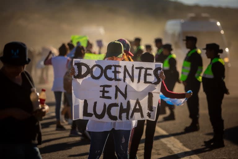 Gremios docentes de la CGT anuncian posible paro para el lunes, fecha en la cual varias jurisdicciones tienen su primer día de clases