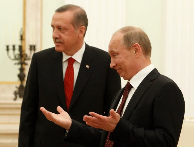 Russian President Vladimir Putin (R) gestures after greeting Turkish Prime Minister Tayyip Erdogan during their meeting in Moscow's Kremlin July 18, 2012. REUTERS/Sergei Karpukhin