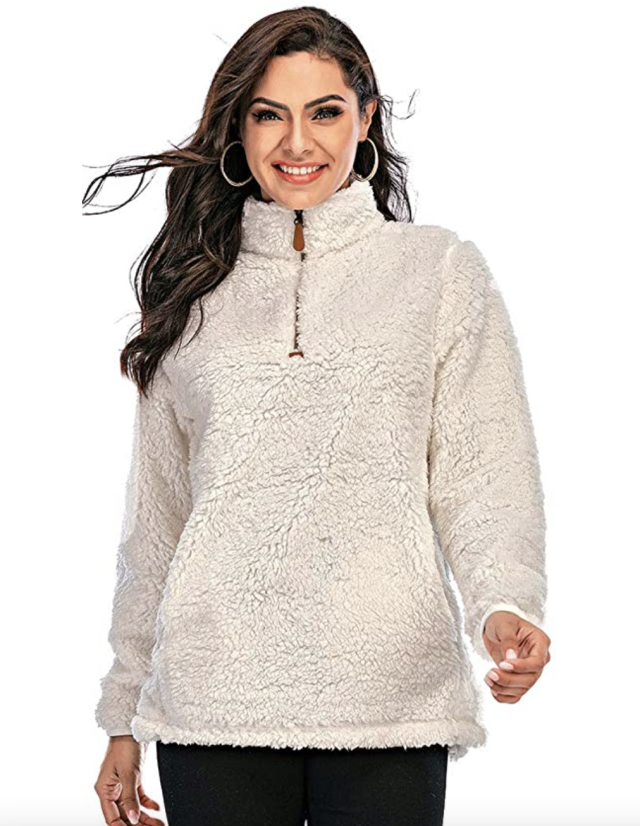 brunette model in white Les Umes Sherpa Sweatshirt (Photo via Amazon)