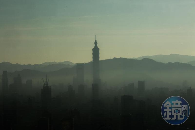 明（23日）凌晨起東北風增強，中國的沙塵將影響台灣西半部，空氣品質多為橘色提醒等級。（本刊資料照）