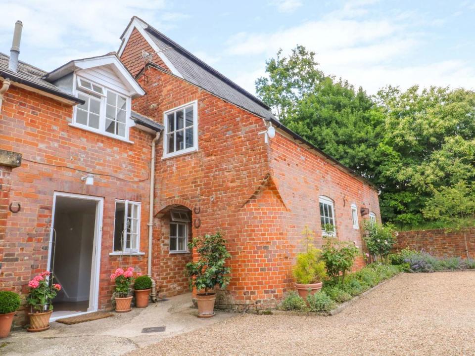 7) Mews Cottage, Hampshire - 48 minutes from Richmond by car