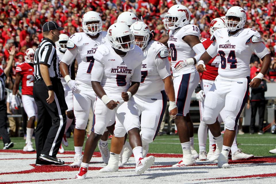 Devin Singletary (C) celebrates after scoring a touchdown on September 9, 2017 in Madison, Wisconsin. (Photo by Dylan Buell/Getty Images)