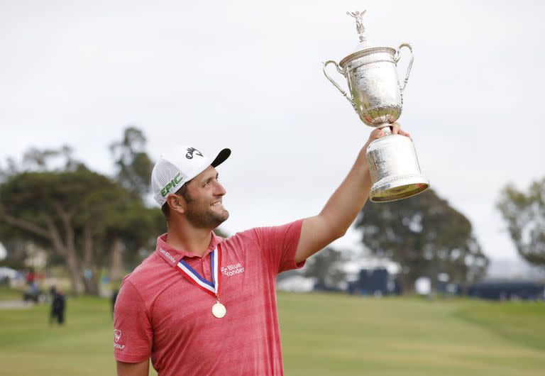 Jon Rahm y la copa: la concreción de una hazaña tras un camino de esfuerzos