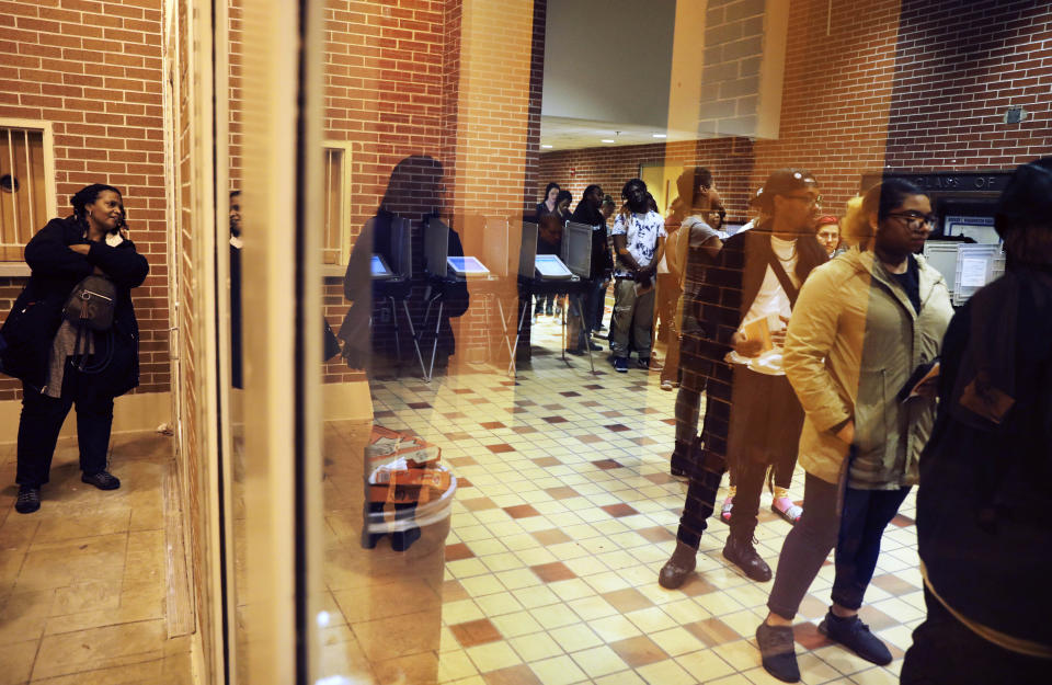 The reform bill aims to reduce voting problems, such as&nbsp;the long lines seen at polling locations on Election Day, like this one in Fulton County, Georgia, on Nov. 6. (Photo: David Goldman/ASSOCIATED PRESS)