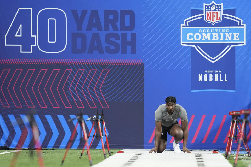 Alabama linebacker Chris Braswell runs the 40-yard dash at the NFL football scouting combine, Thursday, Feb. 29, 2024, in Indianapolis. (AP Photo/Michael Conroy)