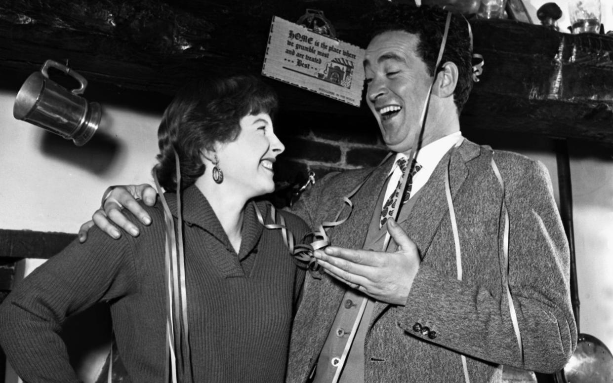 Thea Gregory with her husband John Gregson in 1957 - Popperfoto via Getty Images