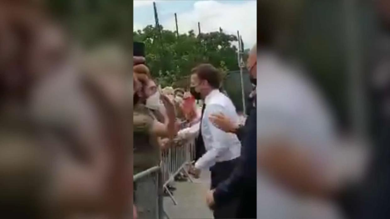 Emmanuel Macron giflé par un homme lors d'un déplacement dans la Drôme (entourage du chef de l'Etat) - BFMTV