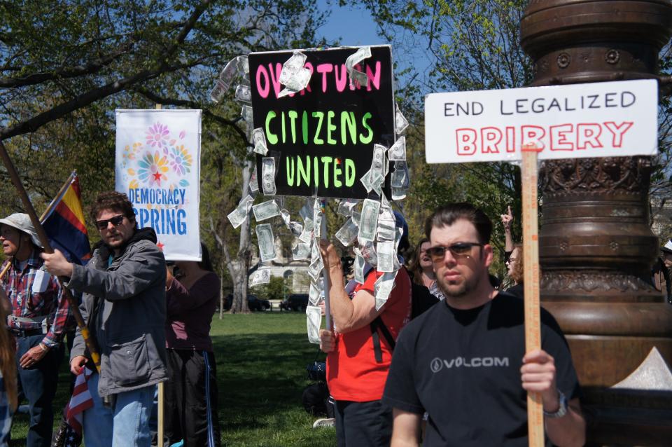 In 2016, more than 1,000 protesters calling for campaign finance reform were arrested at the Capitol. (Photo: Anadolu Agency via Getty Images)