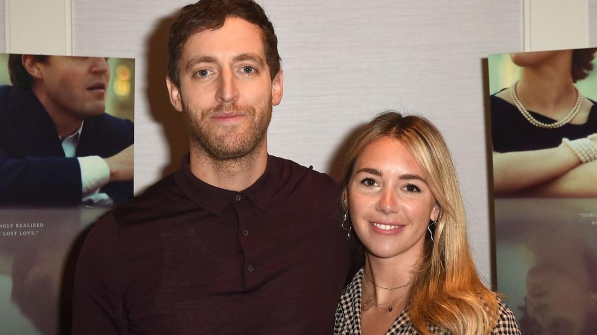 Silicon Valley Star Thomas Middleditch Says Swinging Saved His Marriage to Mollie Gates pic photo