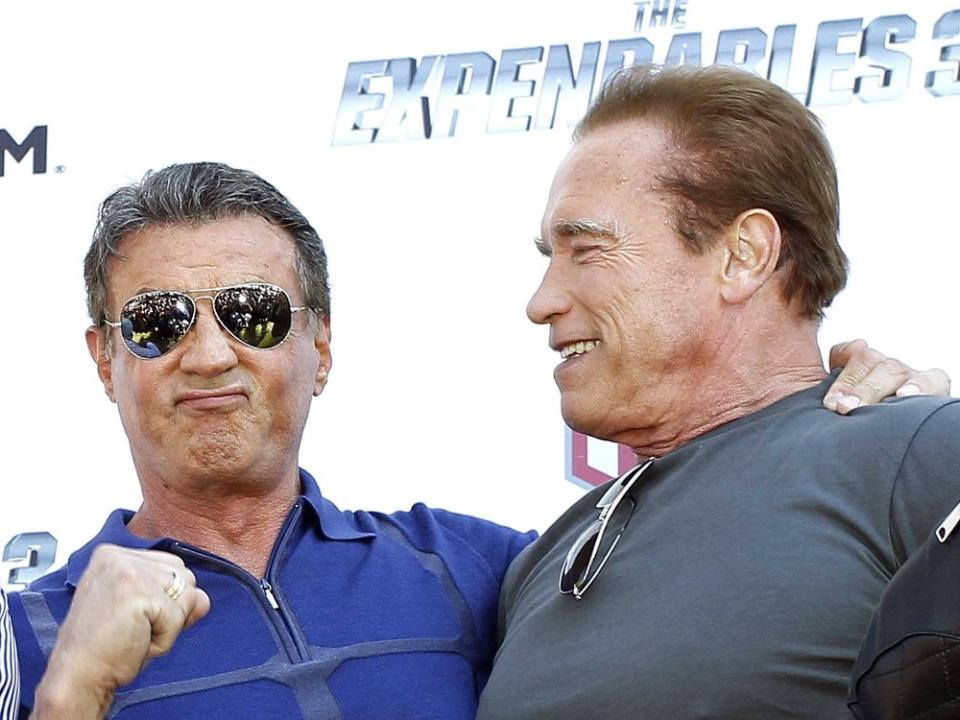 Inzwischen ziemlich beste Action-Freunde: Sylvester Stallone (li.) und Arnold Schwarzenegger. (Bild: imago/PicturePerfect International)