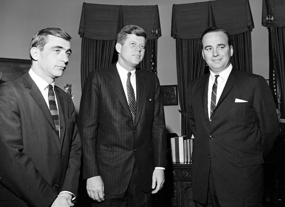 US President John F. Kennedy meets a young Rupert Murdoch (on right) in the oval office in 1961. Wikimedia Commons