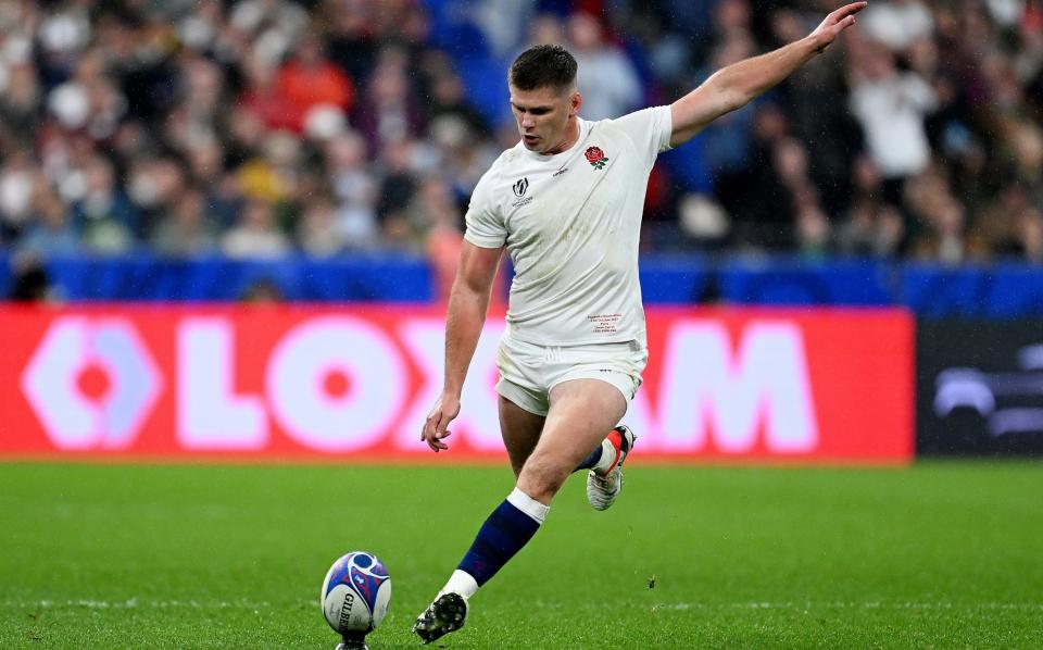 Owen Farrell kick's England's fourth penalty