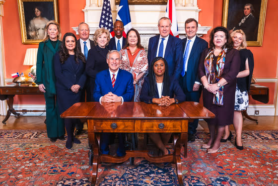 Governor Greg Abbott signs a mutual co-operation with the United Kingdom. (Governor’s Office photo)